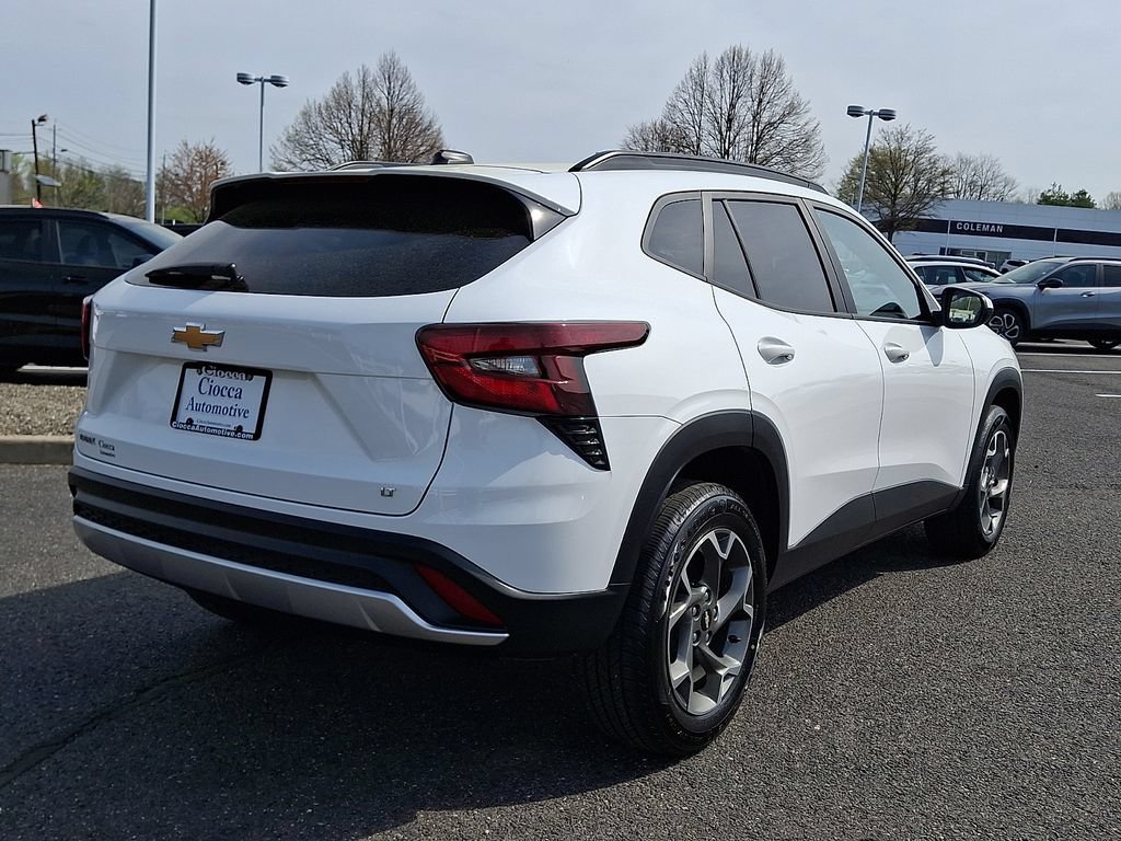 Used 2025 Chevrolet Trax LT FWD image 9