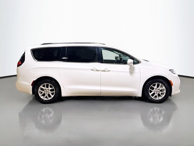 Used 2022 Chrysler Pacifica Touring-L FWD image 5