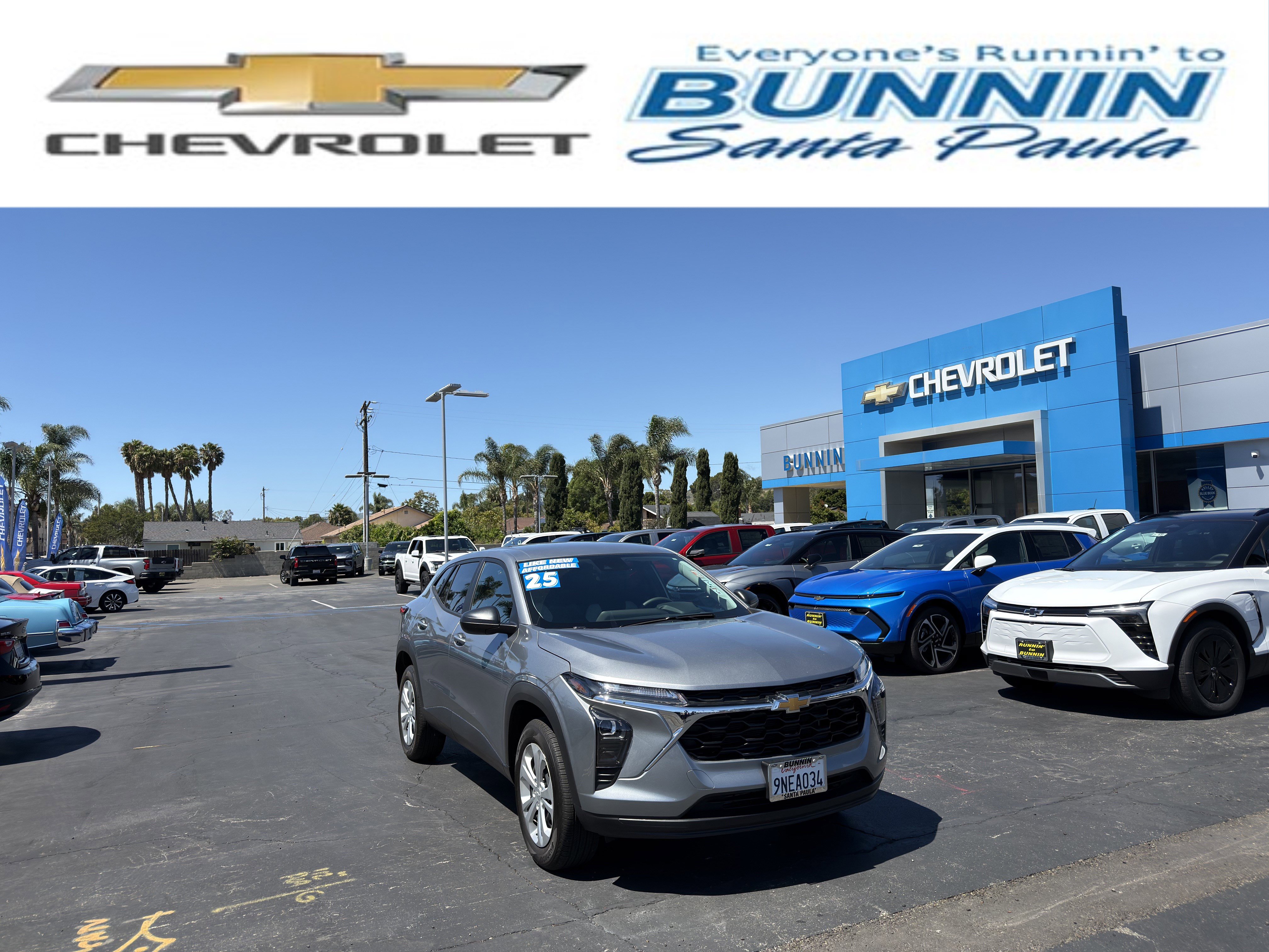 Used 2025 Chevrolet Trax LS FWD image 1