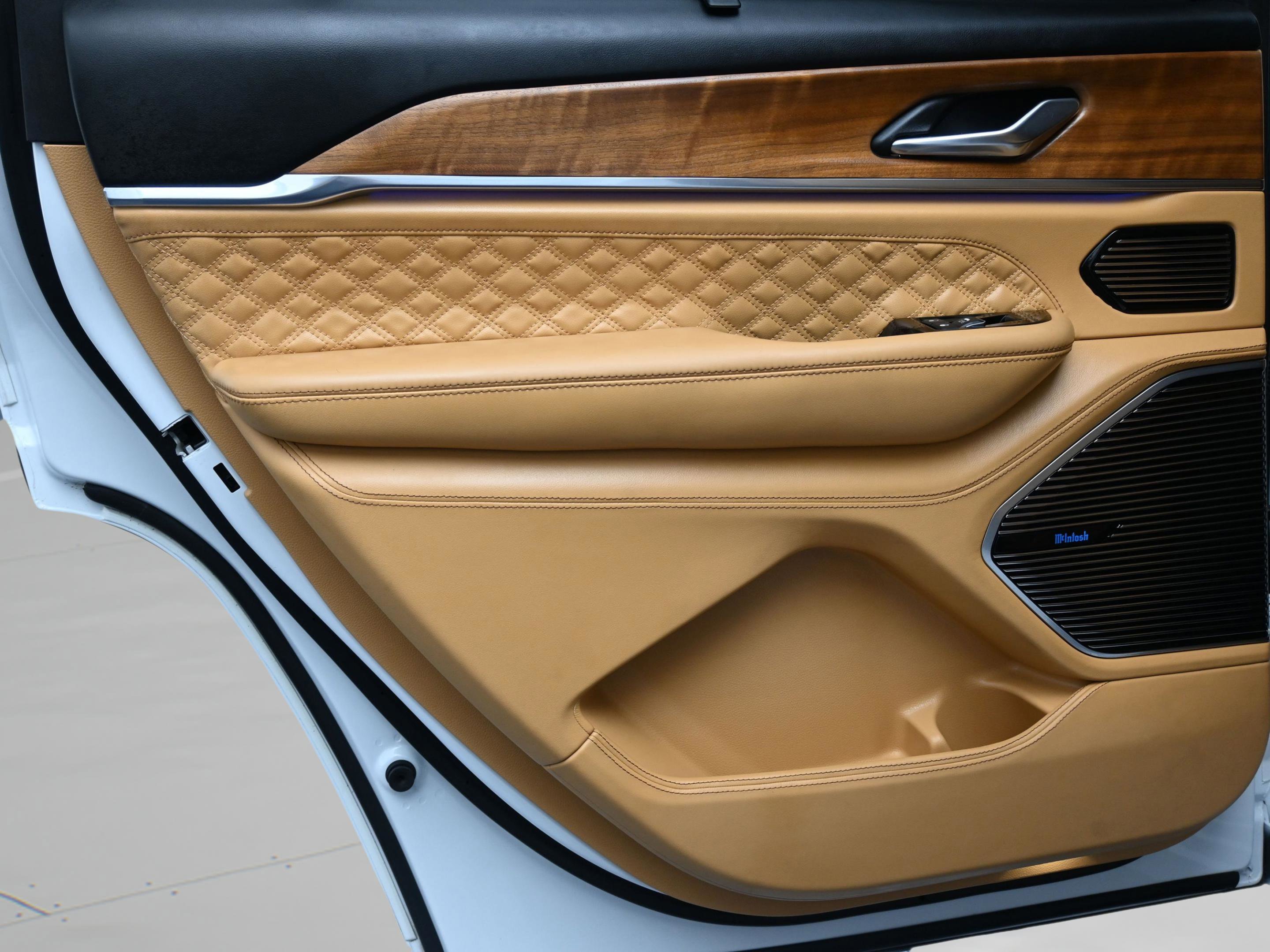 Used 2024 Jeep Grand Cherokee L Summit image 12