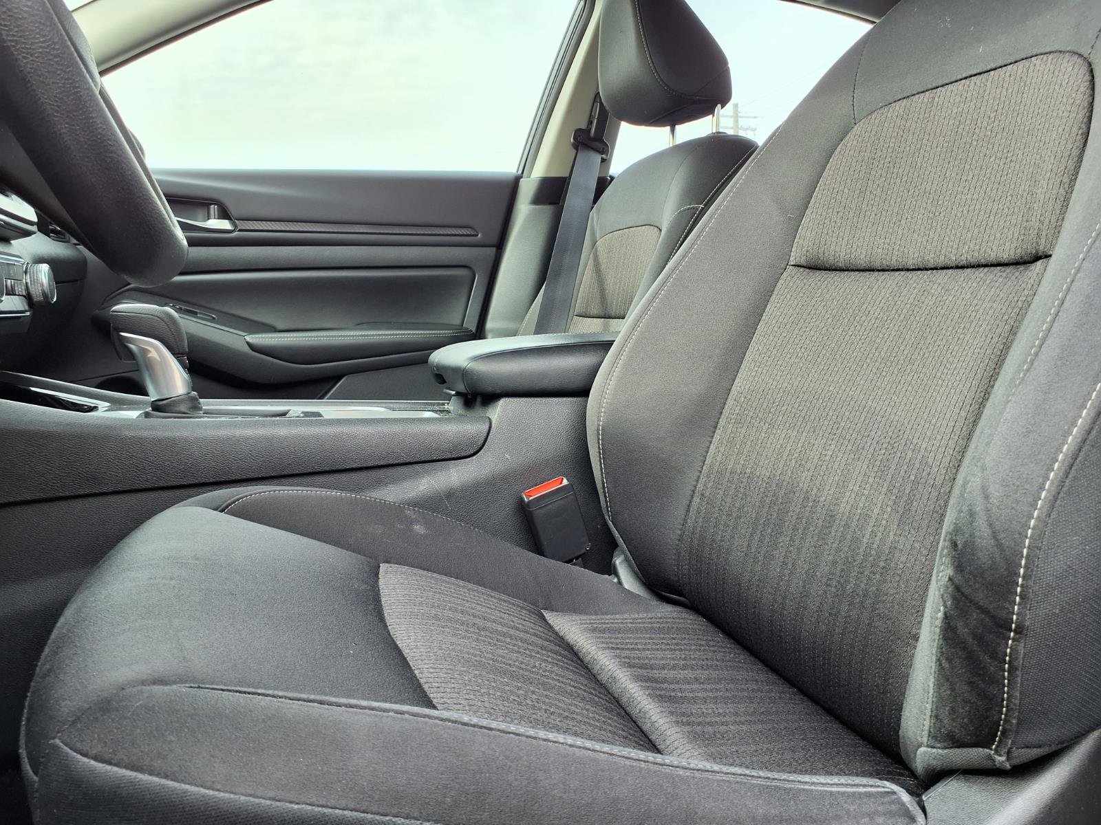 Used 2024 Nissan Altima 2.5 SV image 3