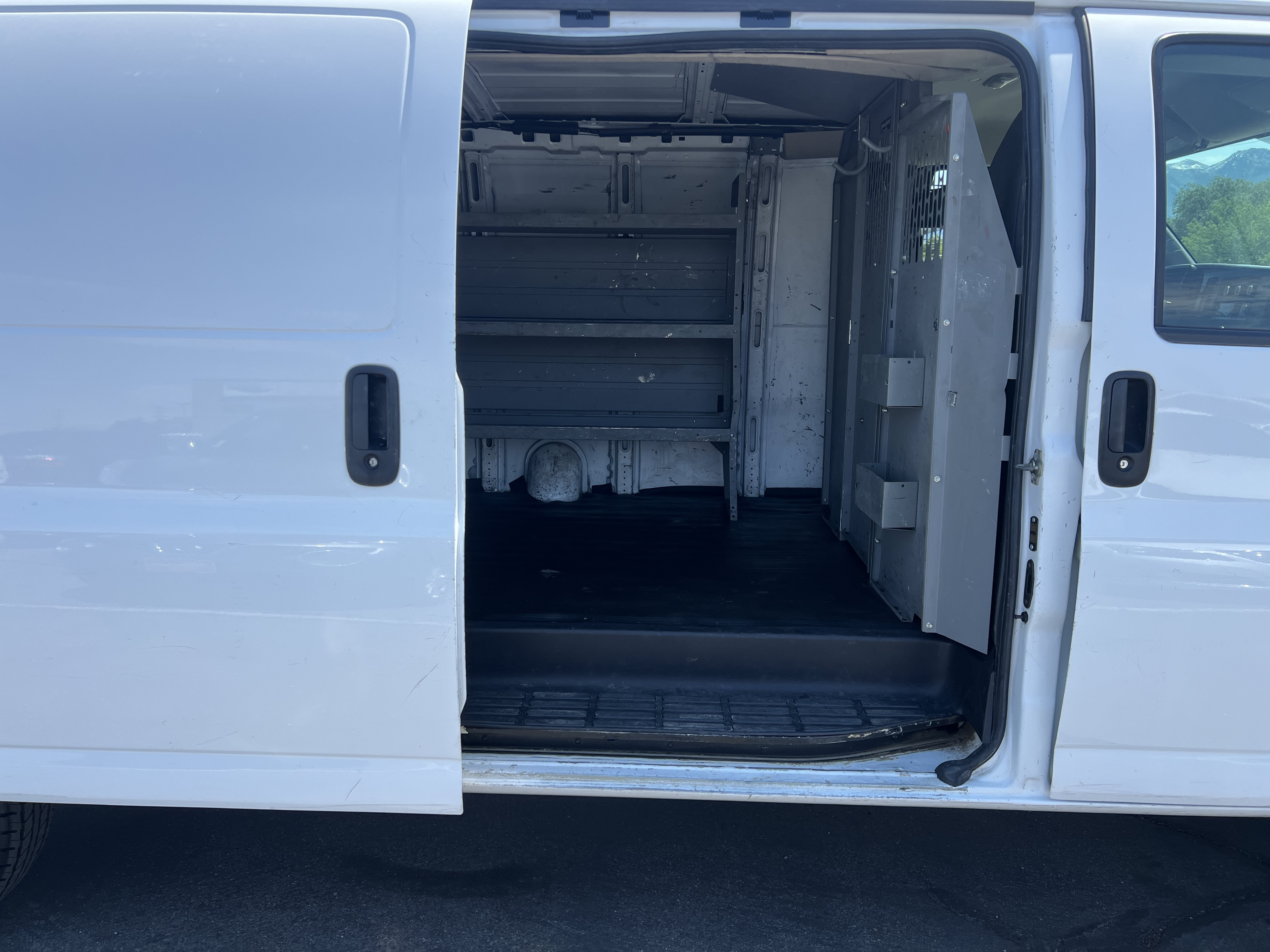 Used 2019 Chevrolet Express 2500 Extended RWD image 9