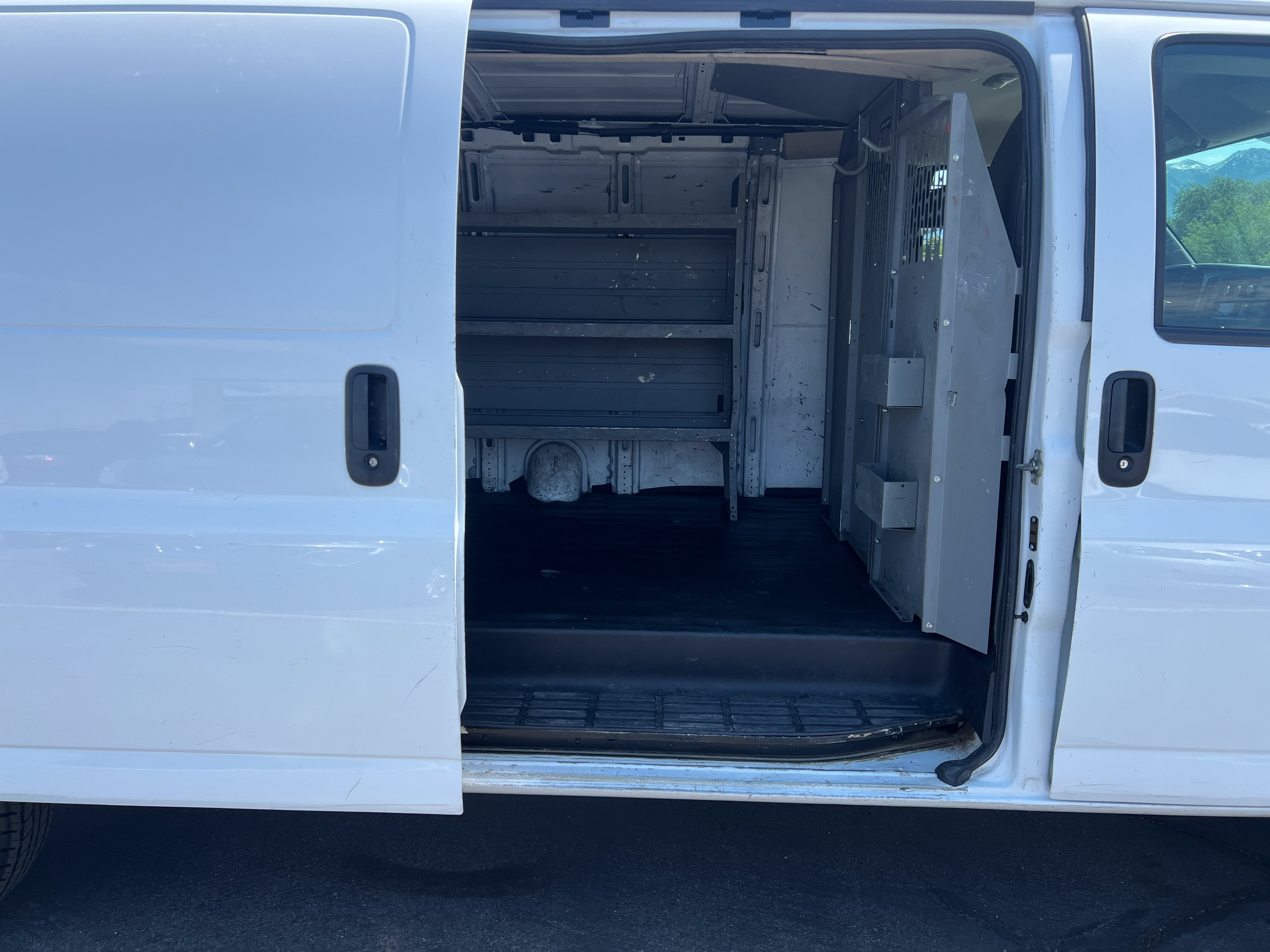 Used 2019 Chevrolet Express 2500 Extended RWD image 9