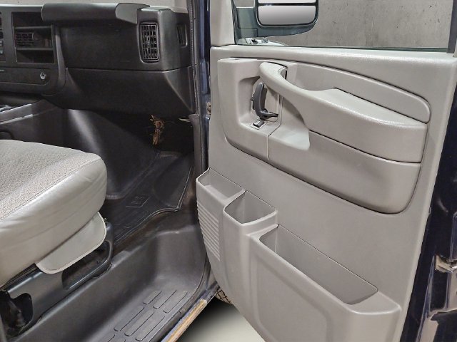 Used 2011 Chevrolet Express 1500 LT w/ LT Preferred Equipment Group AWD/4WD image 19