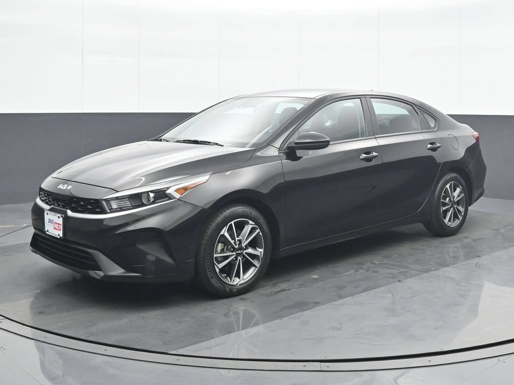 Used 2023 Kia Forte LXS FWD image 2