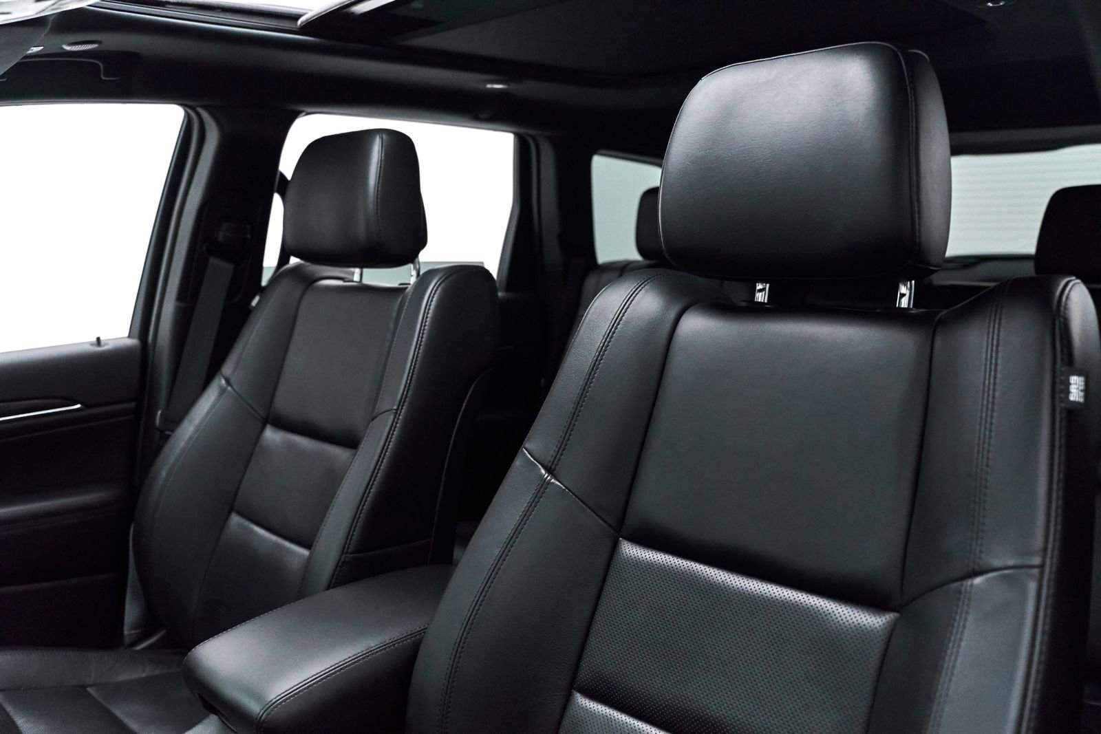 Used 2019 Jeep Grand Cherokee Limited AWD/4WD image 17