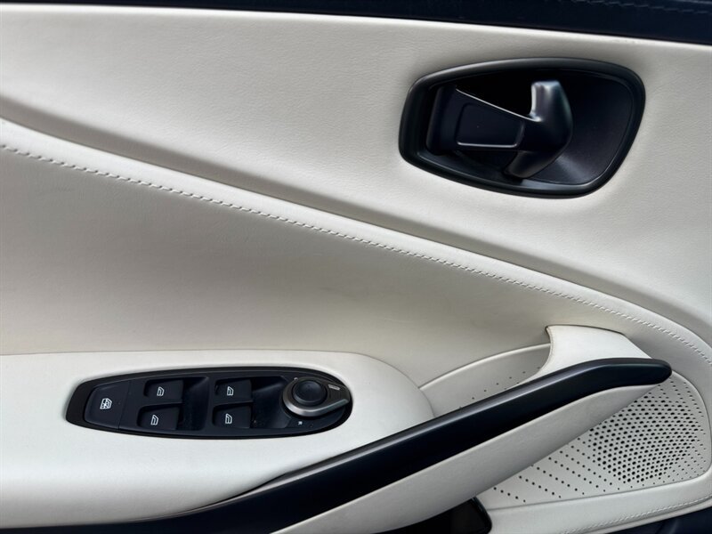 Used 2022 Aston Martin DBX AWD/4WD image 19