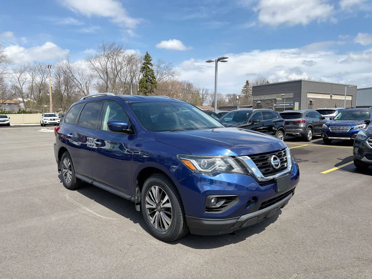 Used 2017 Nissan Pathfinder SV AWD/4WD image 15