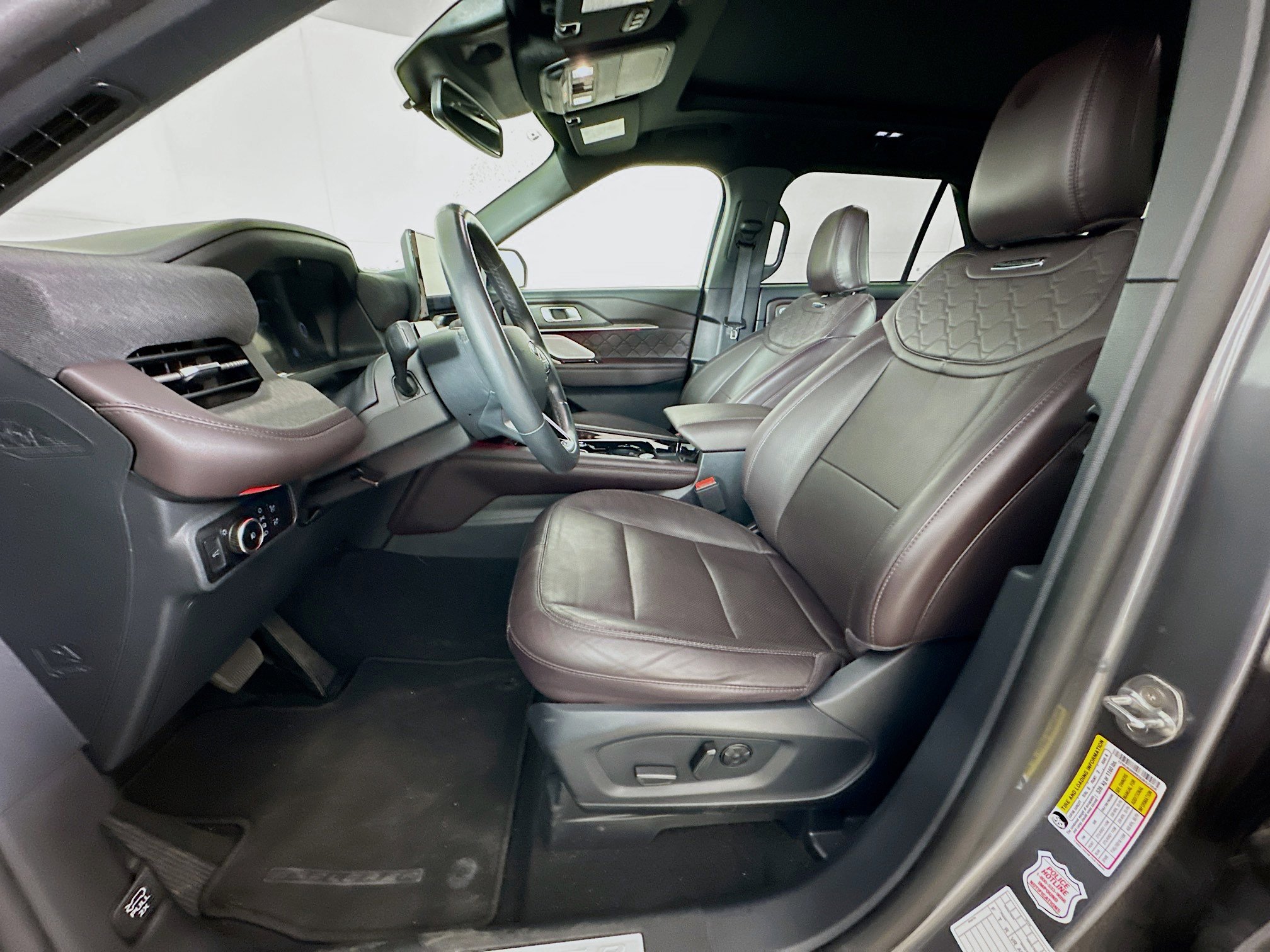 Used 2025 Ford Explorer Platinum w/ LUX Leather Package image 13