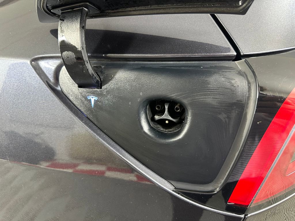 Used 2024 Tesla Model Y Long Range AWD/4WD image 7