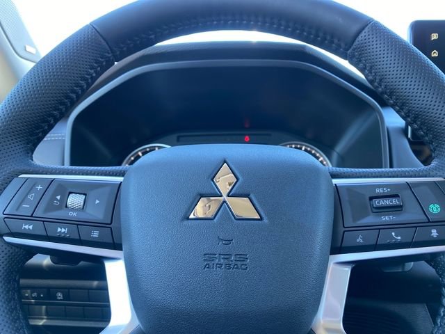 New 2026 Mitsubishi Outlander SE image 15