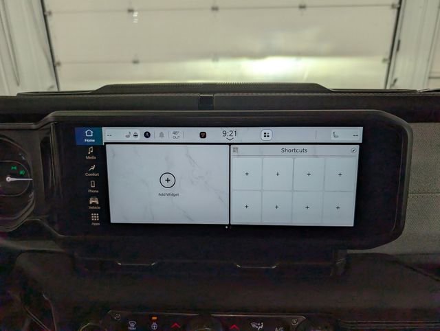 Used 2025 Jeep Wrangler Unlimited Sahara w/ Safety Group AWD/4WD image 19