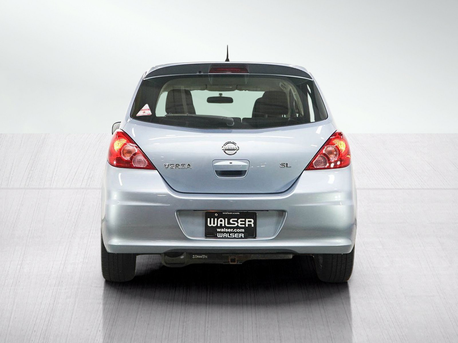 Used 2011 Nissan Versa Hatchback w/ Premium Pkg FWD image 4