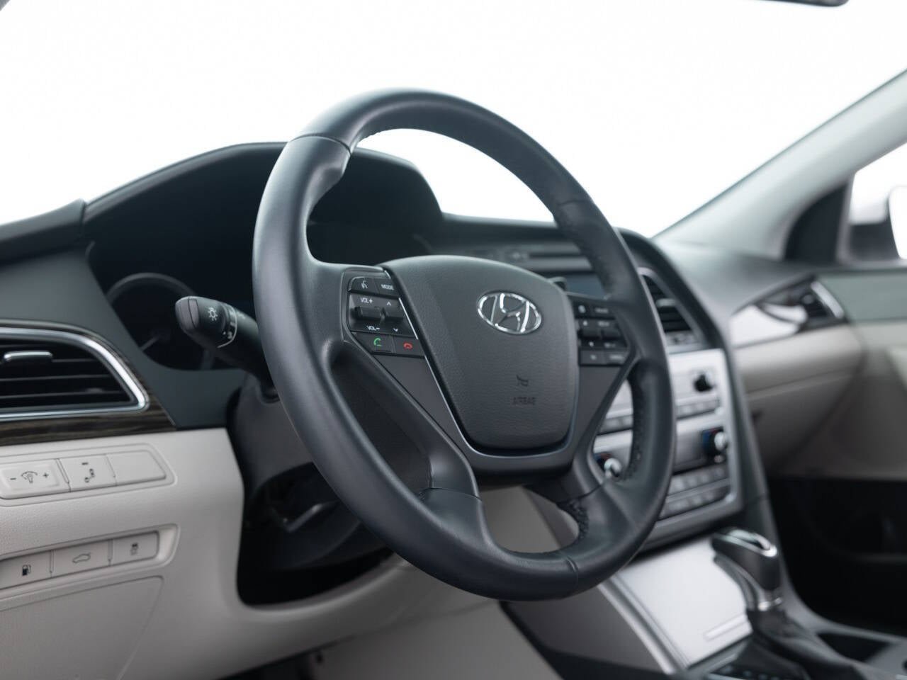 Used 2017 Hyundai Sonata Limited w/ Tech Package 03 image 23