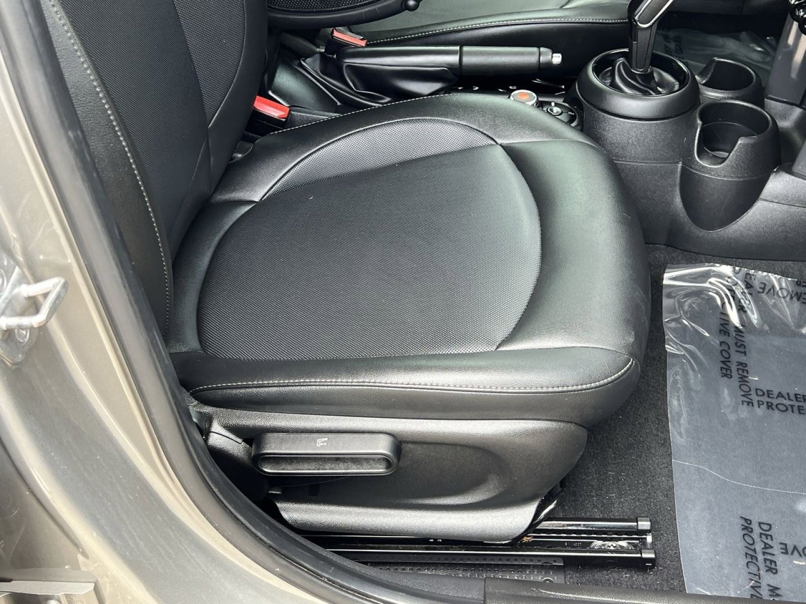 Used 2020 MINI Cooper 4-Door Hardtop w/ Storage Package image 35