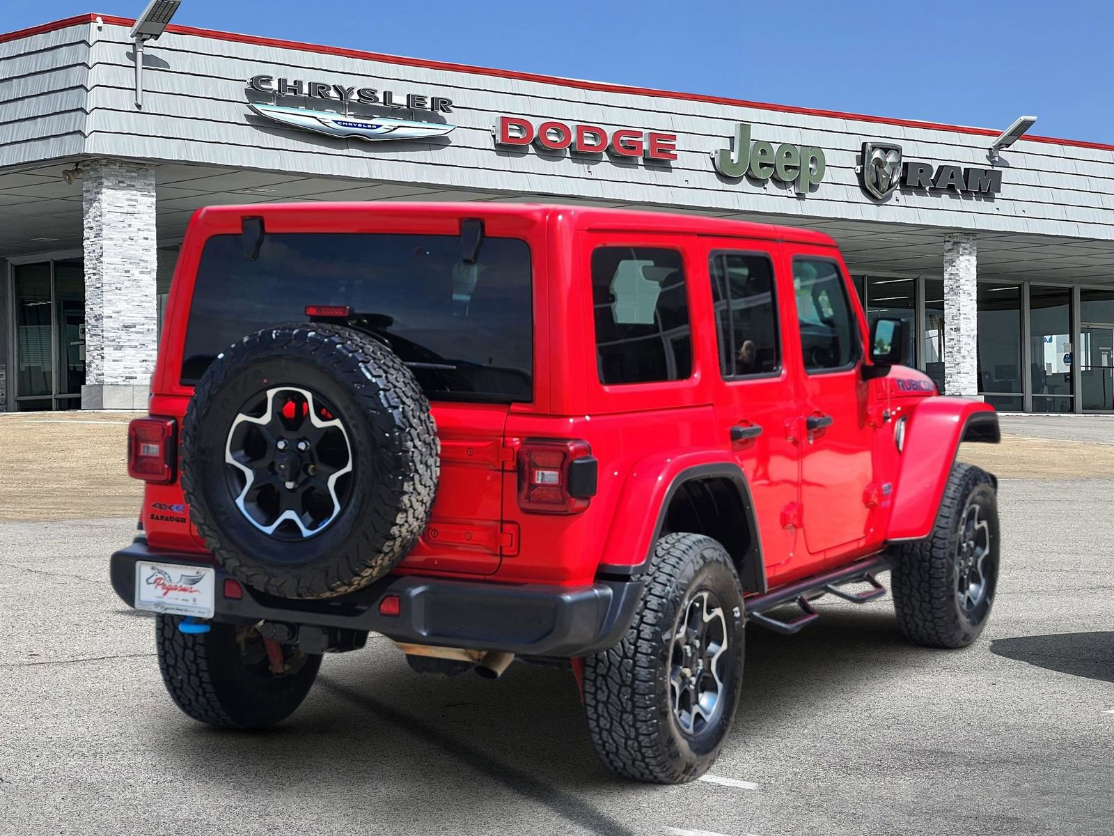 Used 2022 Jeep Wrangler Unlimited Rubicon 4xe w/ Cold Weather Group AWD/4WD image 4