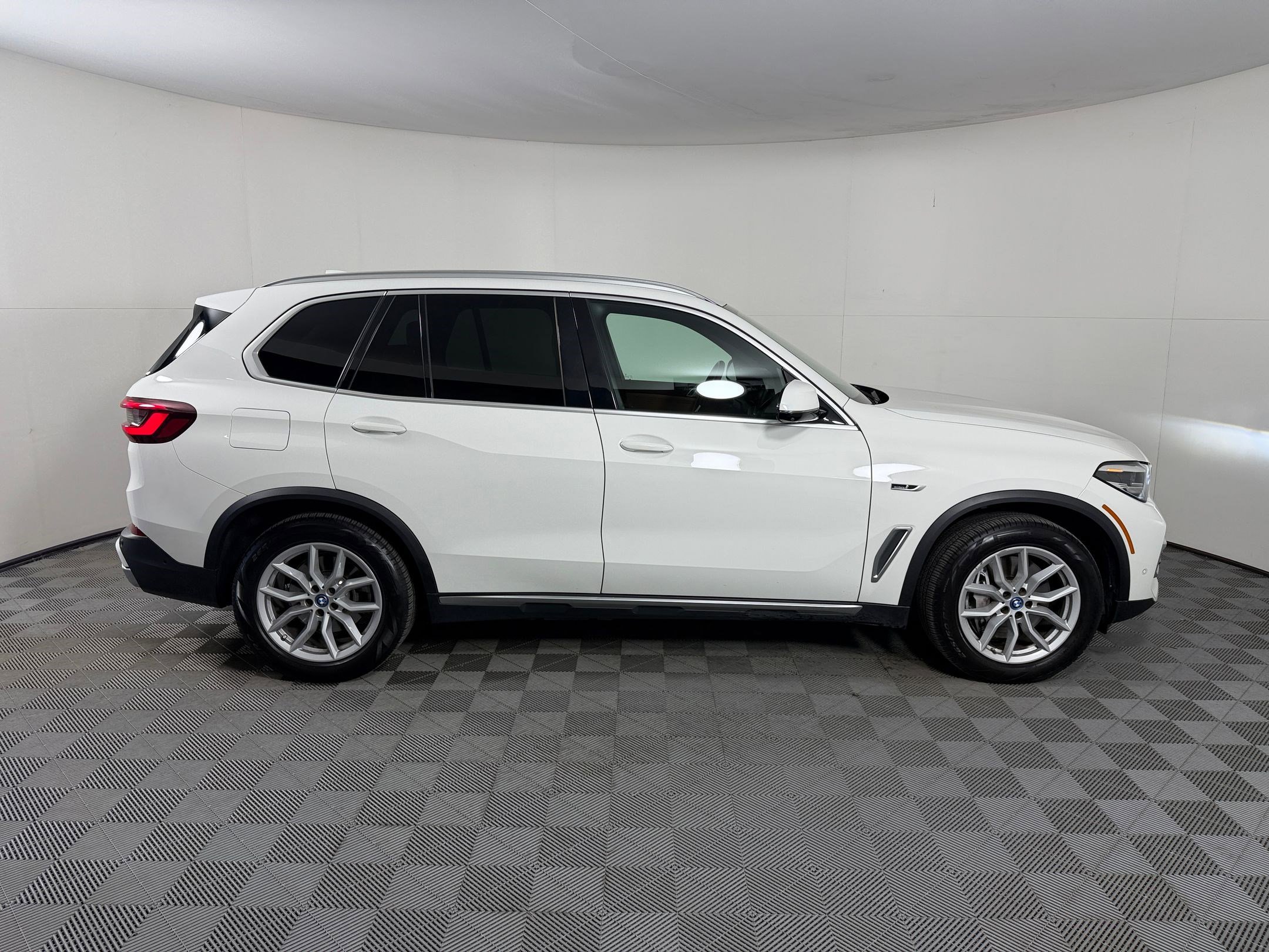 Used 2022 BMW X5 xDrive45e AWD/4WD image 8