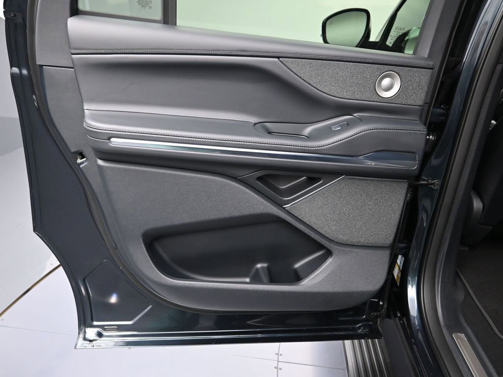New 2026 Lincoln Navigator L Reserve w/ Jet Appearance Package image 22