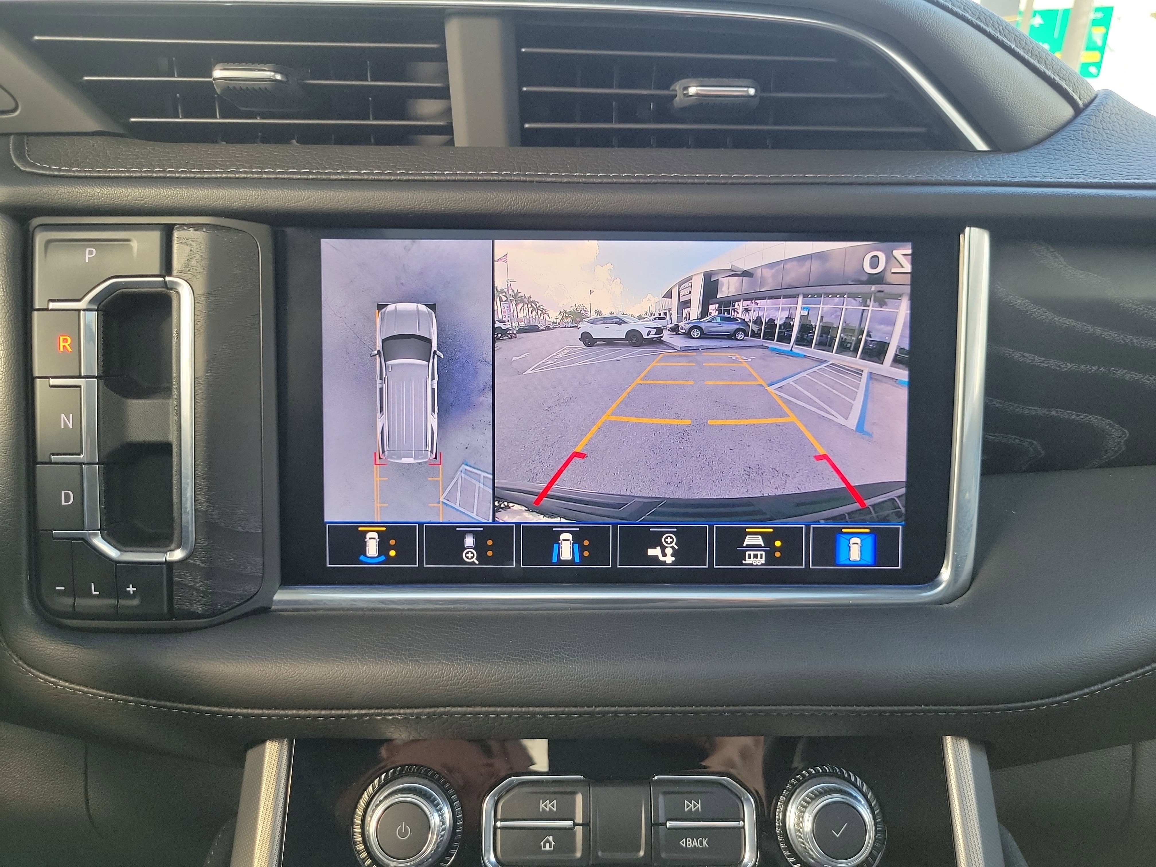 Used 2021 GMC Yukon Denali w/ Denali Premium Package image 10