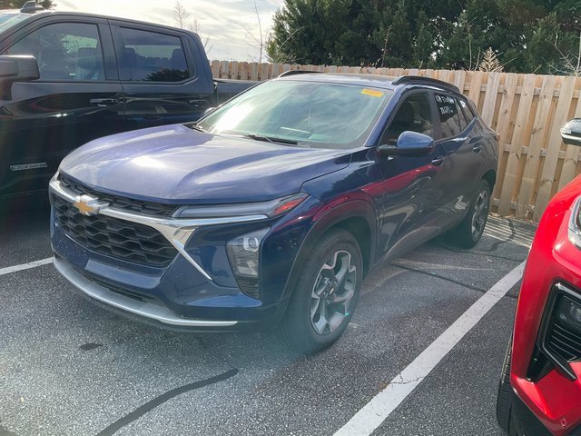 Used 2024 Chevrolet Trax LT w/ Driver Confidence Package image 3