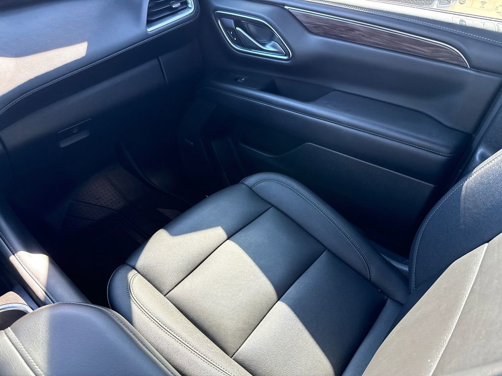 Used 2022 Chevrolet Tahoe Z71 w/ Luxury Package AWD/4WD image 15