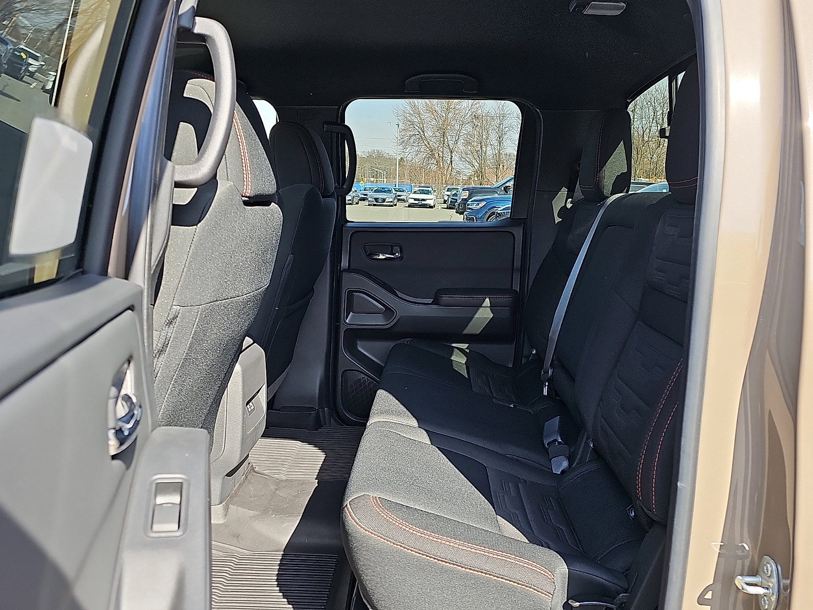 Used 2024 Nissan Frontier PRO-4X w/ Off-Road Protection Package image 10