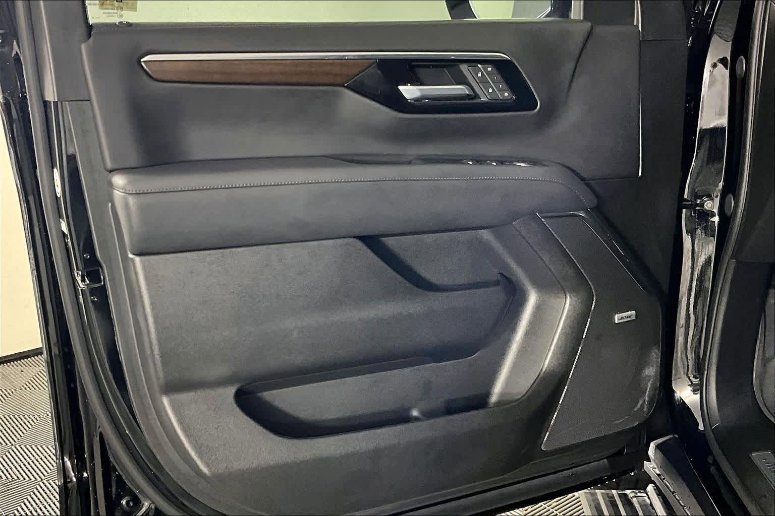 Used 2025 Chevrolet Suburban High Country image 20
