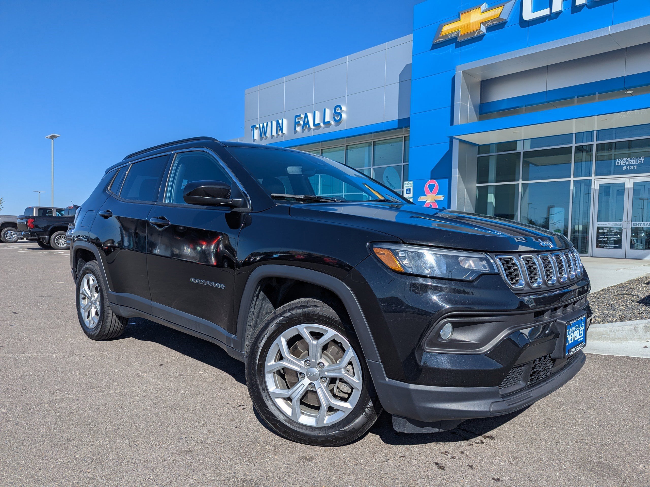 Used 2024 Jeep Compass Latitude AWD/4WD image 1
