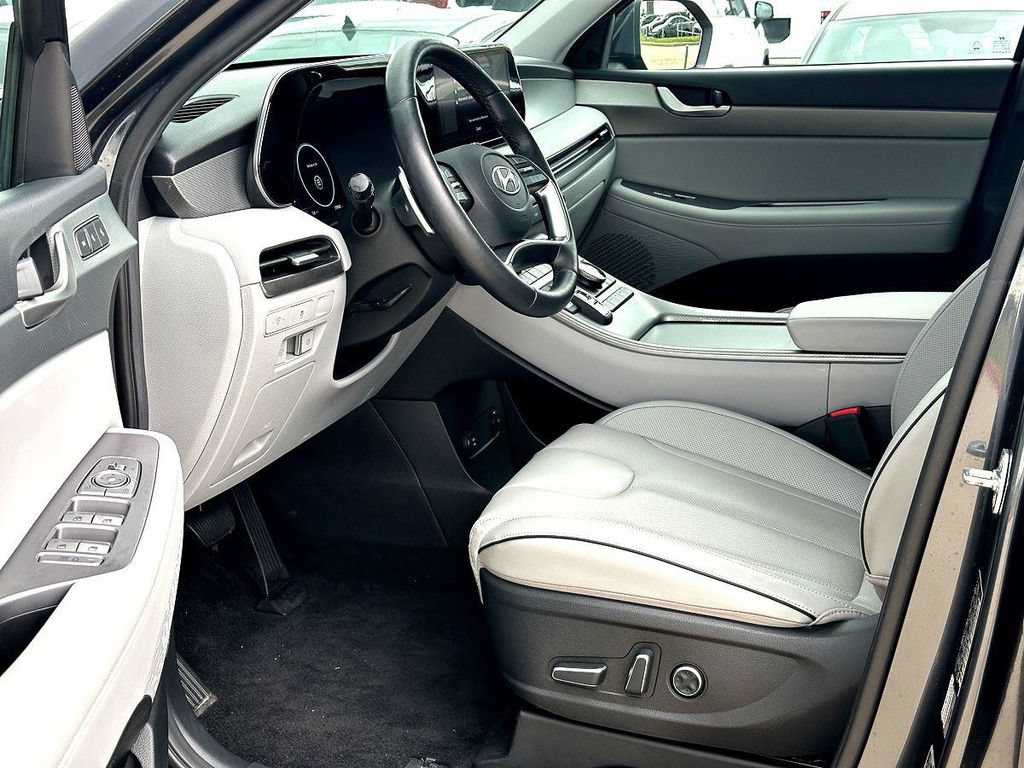 Used 2024 Hyundai Palisade SEL FWD image 13