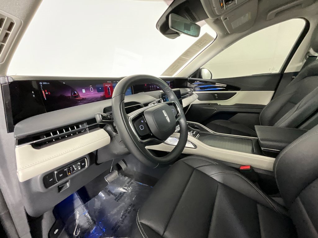 Used 2025 Lincoln Nautilus Premier image 15