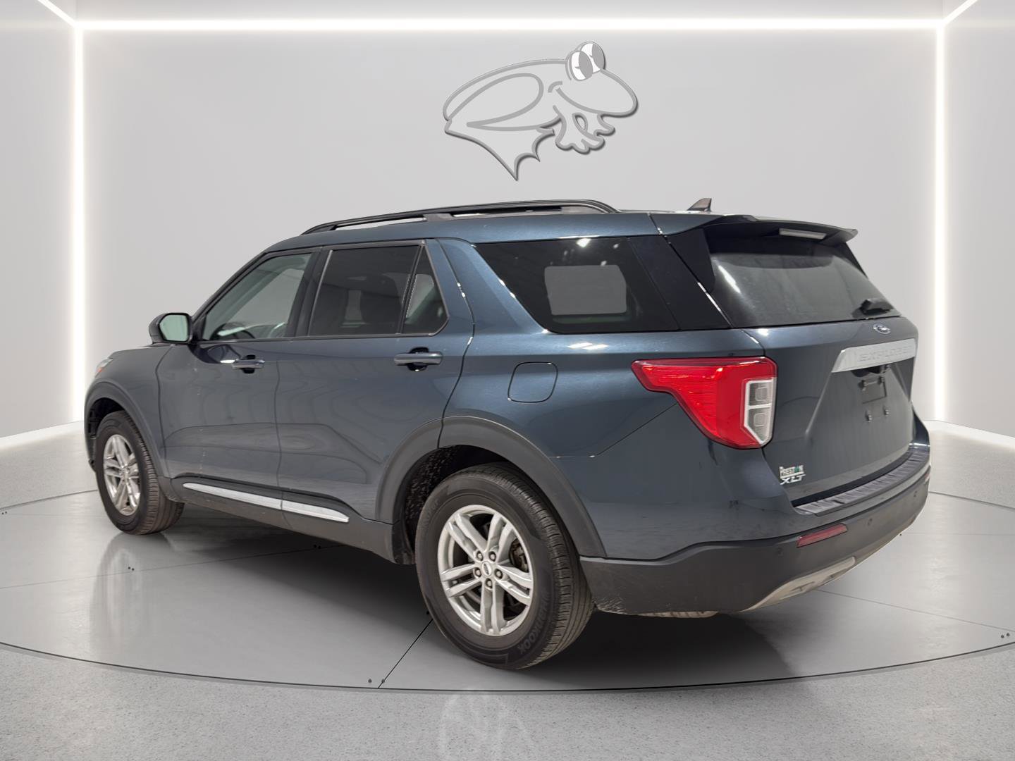 Used 2022 Ford Explorer XLT w/ Equipment Group 202A image 4