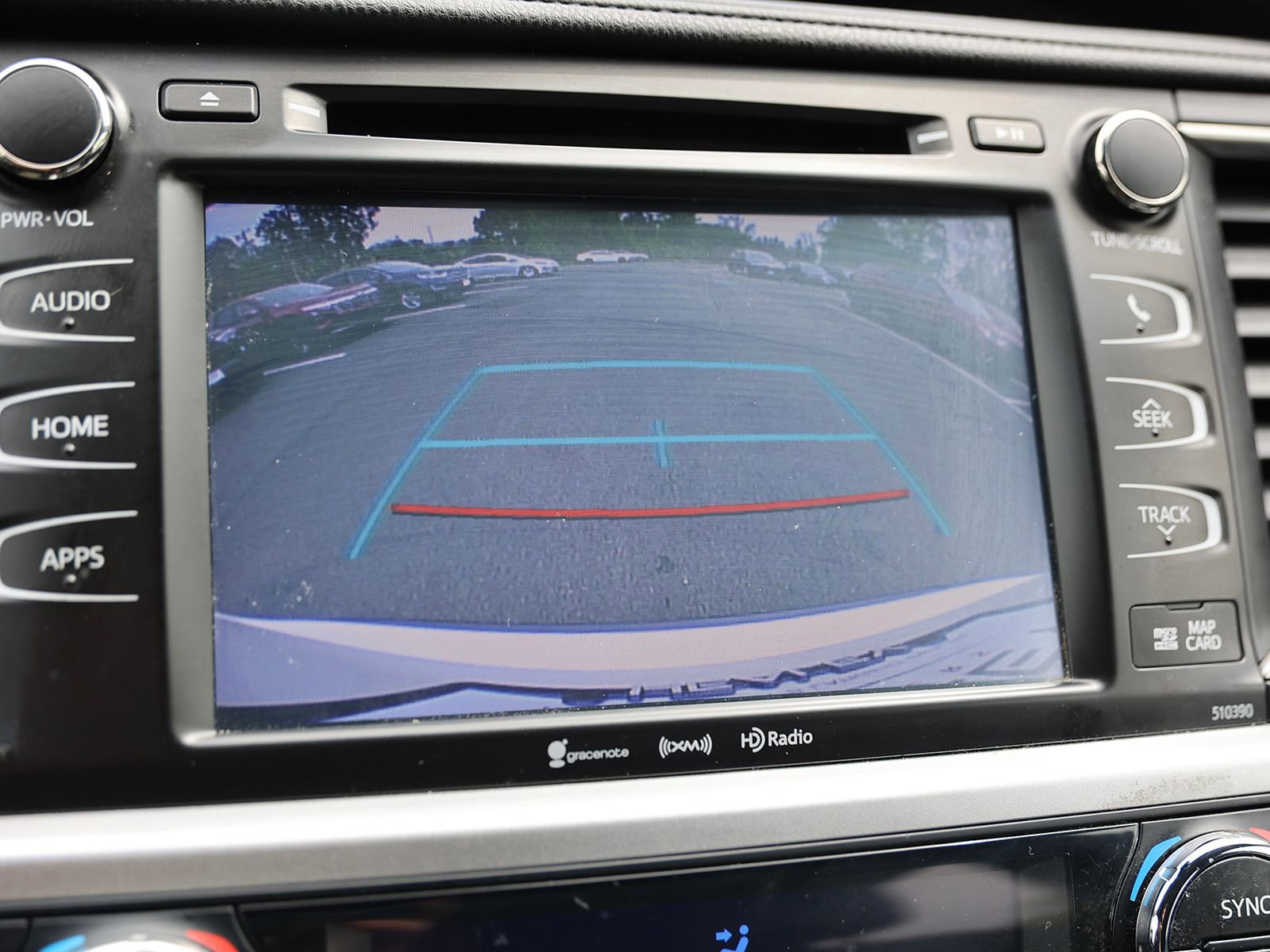 Used 2019 Toyota Highlander XLE AWD/4WD image 29