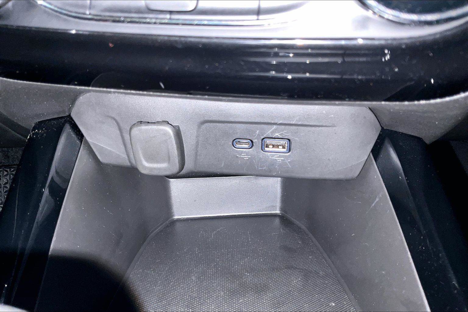 Used 2025 Chevrolet Trax LT image 32