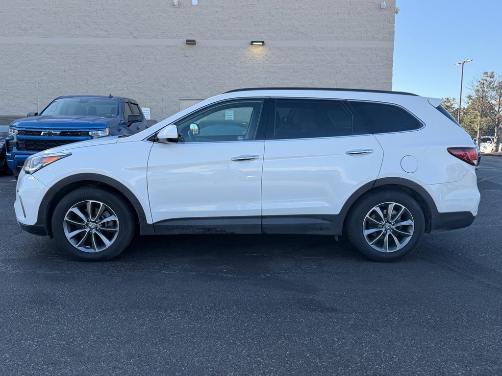 Used 2019 Hyundai Santa Fe XL SE image 2
