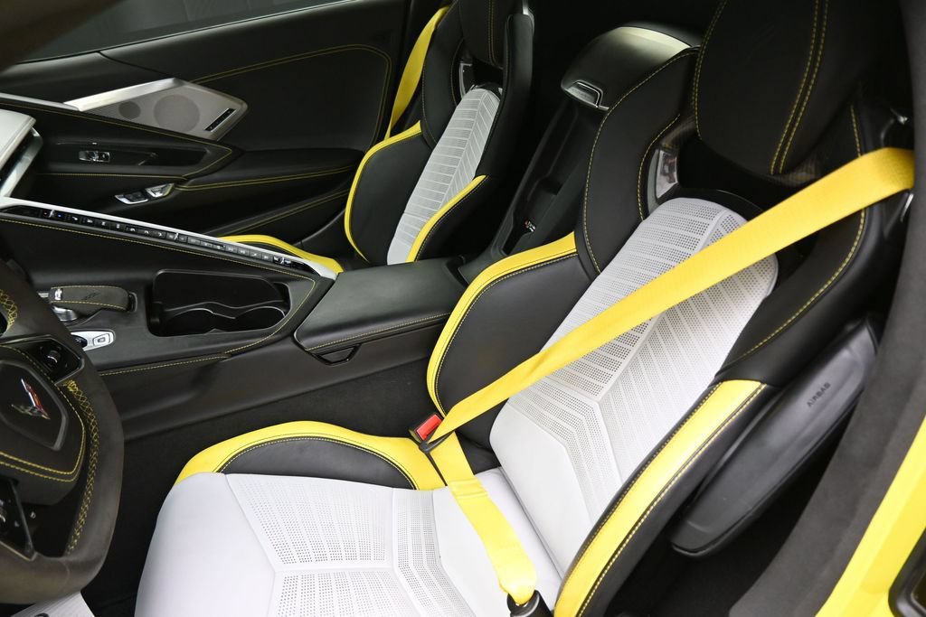 Used 2021 Chevrolet Corvette Stingray Premium Conv w/ Z51 Performance Package RWD image 12
