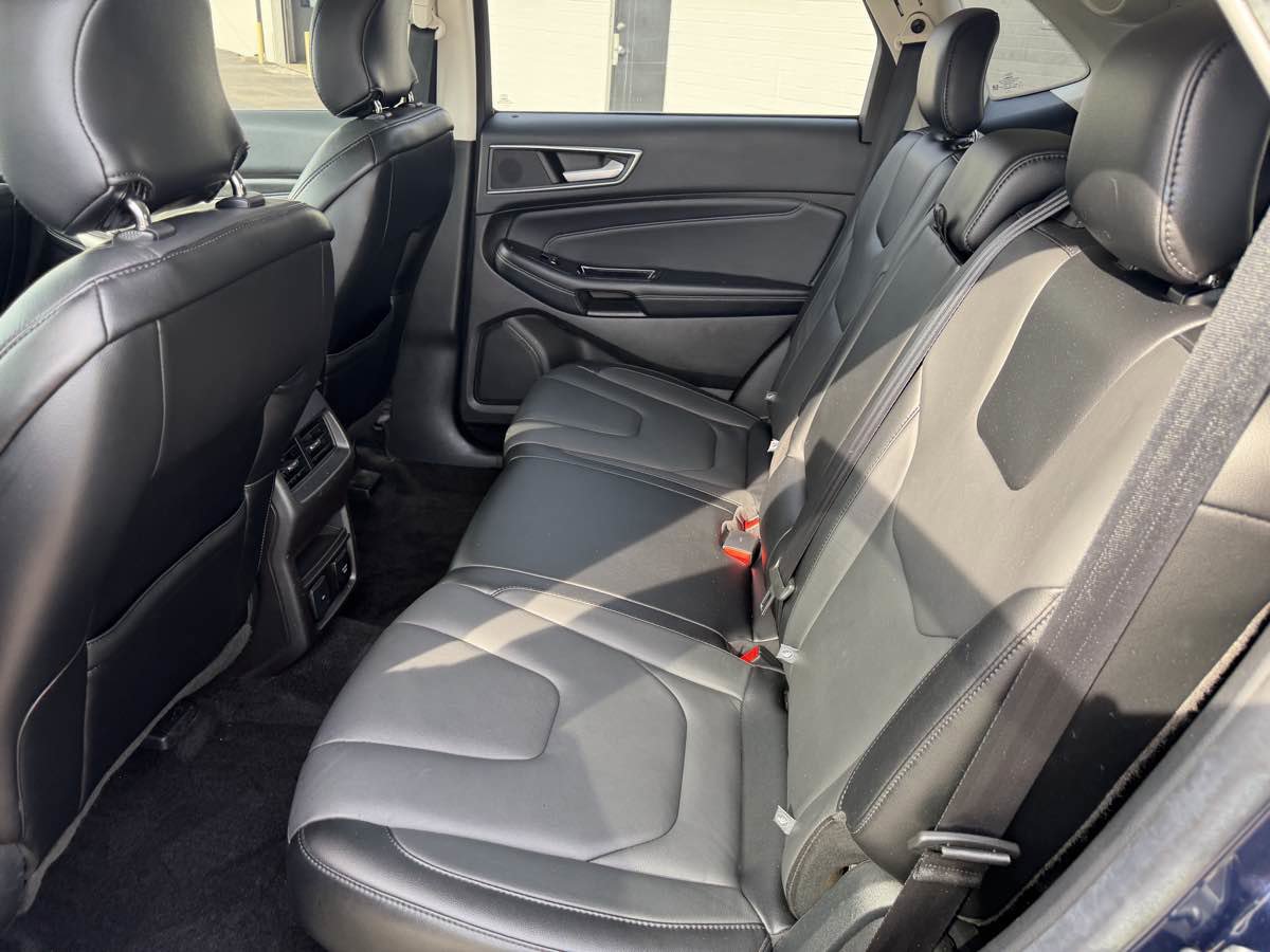 Used 2017 Ford Edge Titanium w/ Technology Package AWD/4WD image 13