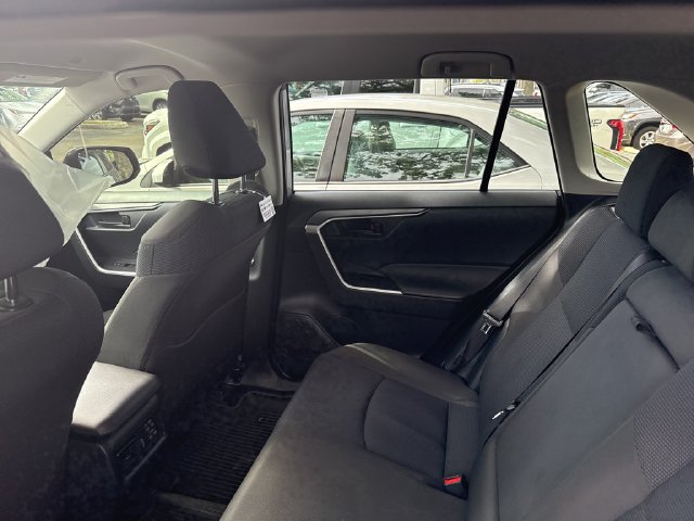 Used 2025 Toyota RAV4 LE AWD/4WD image 40