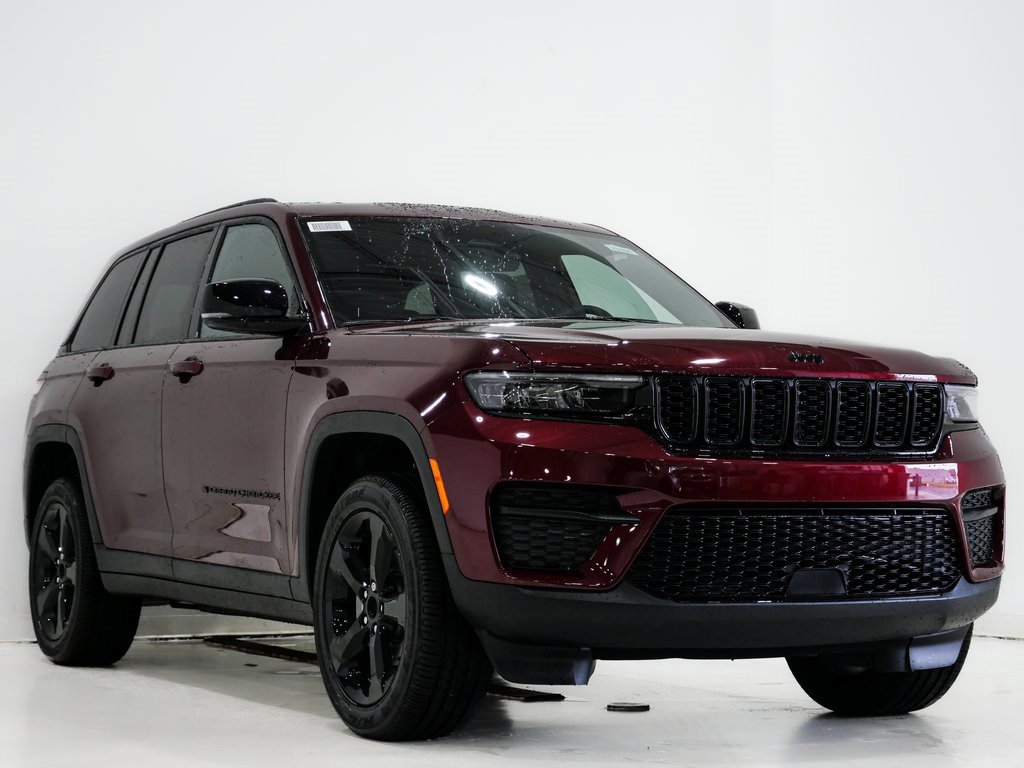 Used 2025 Jeep Grand Cherokee Altitude