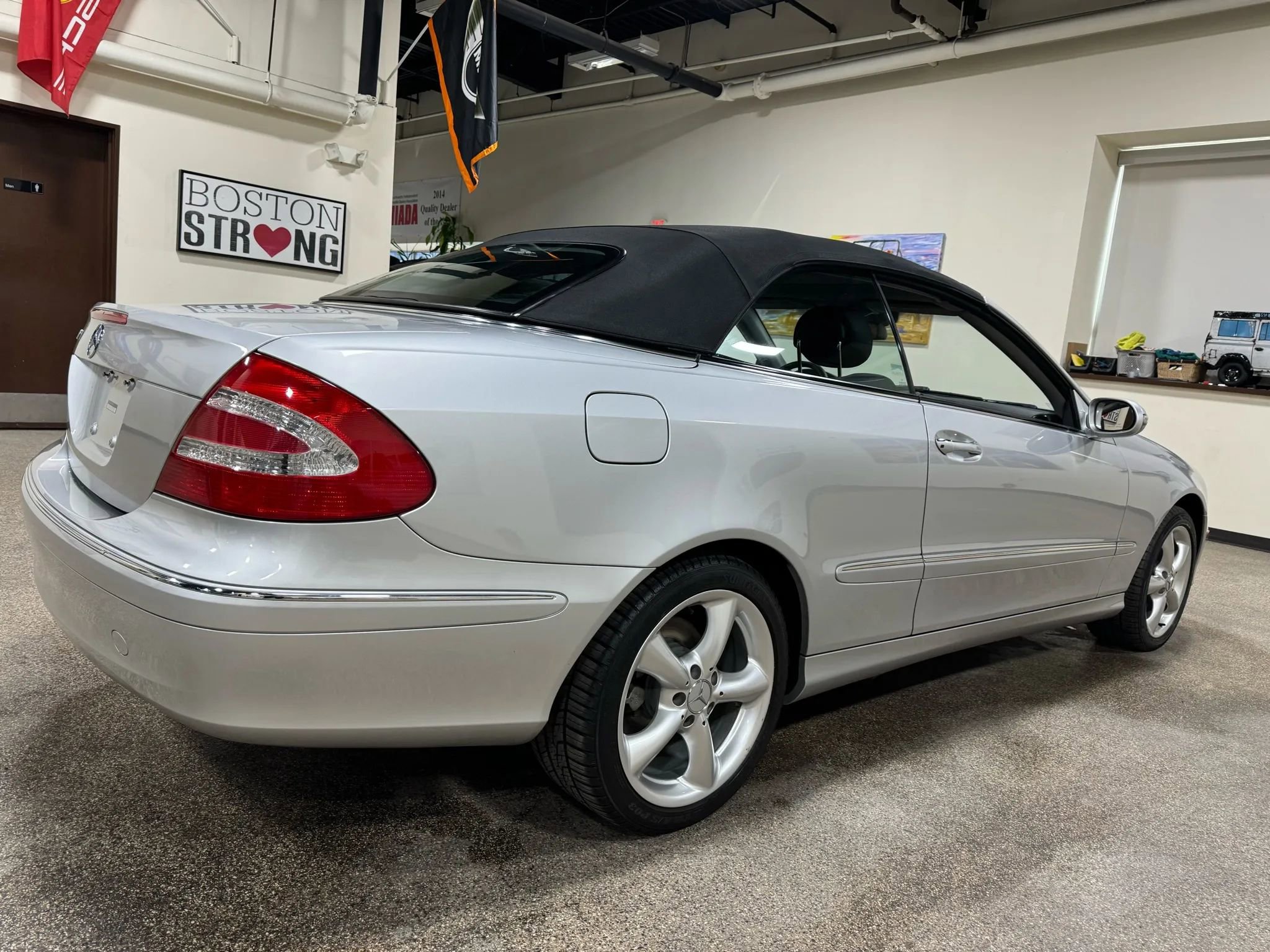 Used 2005 Mercedes-Benz CLK 320 Cabriolet image 16