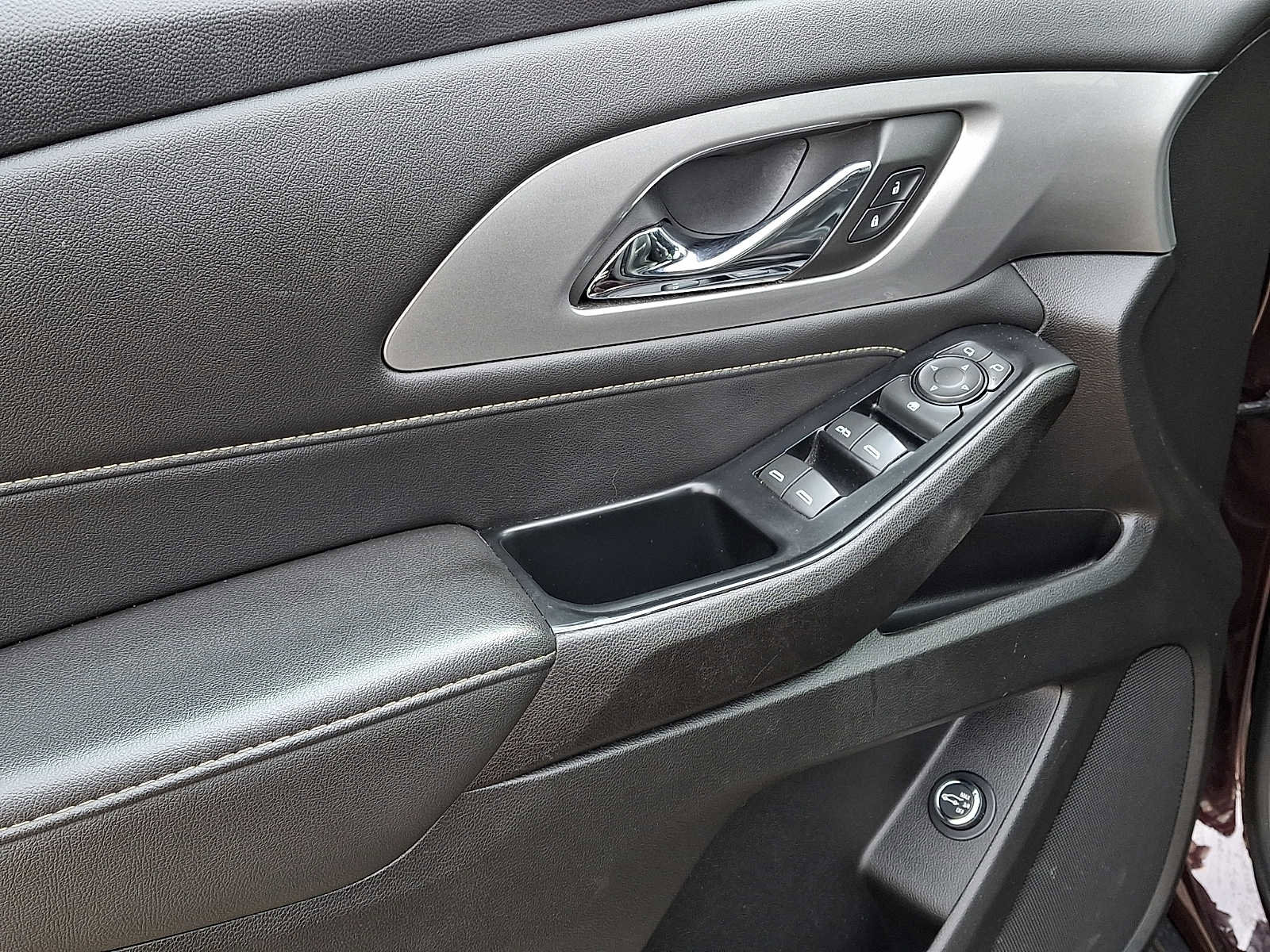 Used 2023 Chevrolet Traverse LT image 13