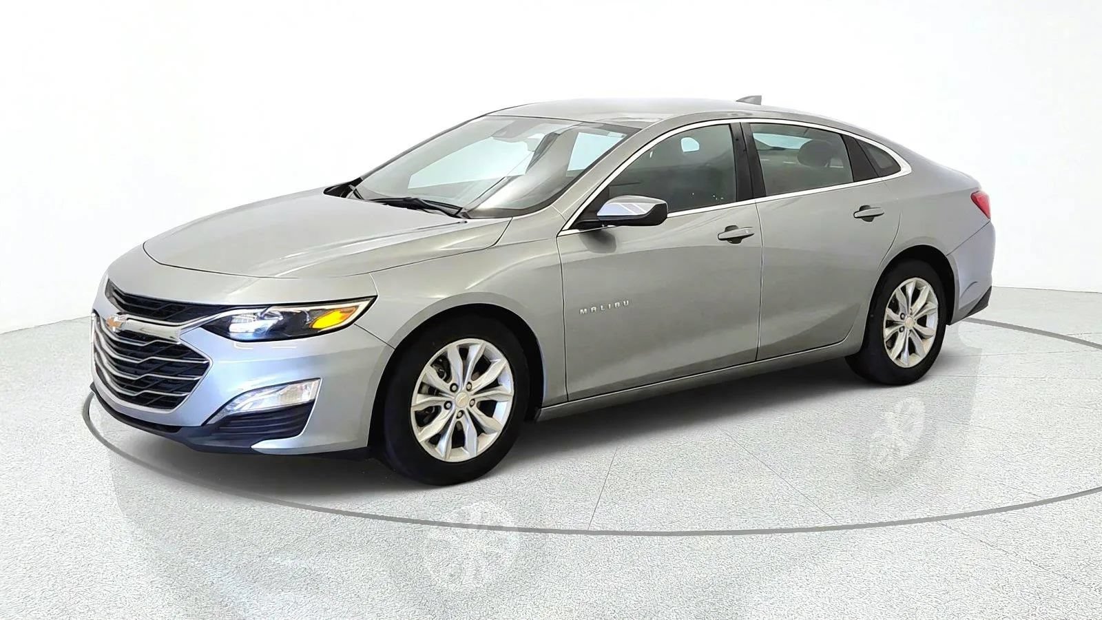 Used 2025 Chevrolet Malibu LT FWD image 4