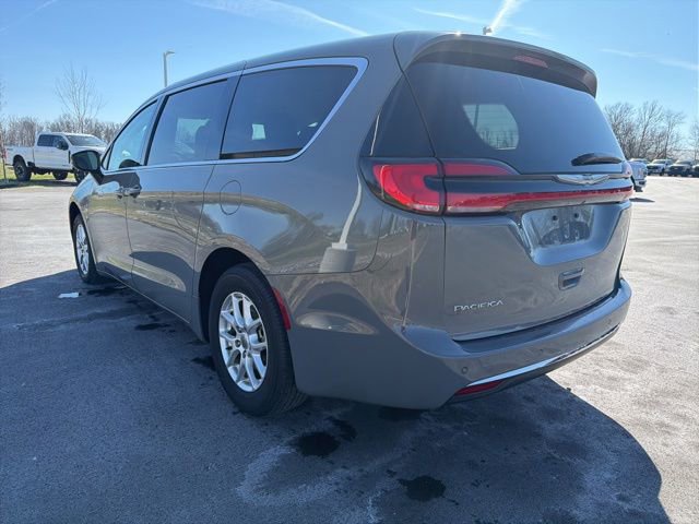 Used 2023 Chrysler Pacifica Touring-L image 12