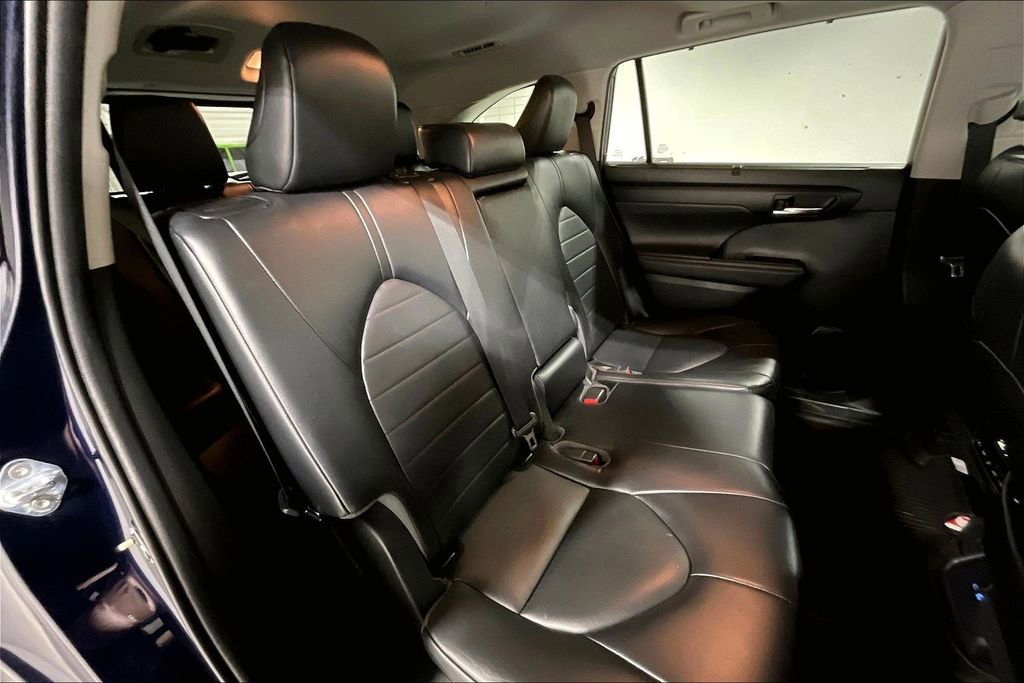 Used 2022 Toyota Highlander XLE image 35