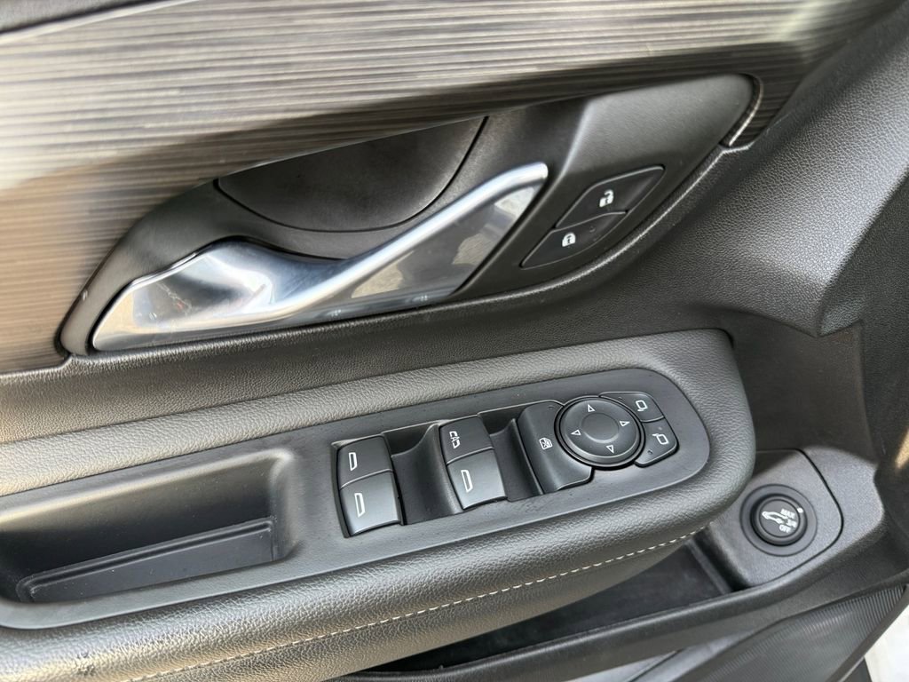 Used 2022 GMC Terrain SLE w/ Driver Convenience Package image 11