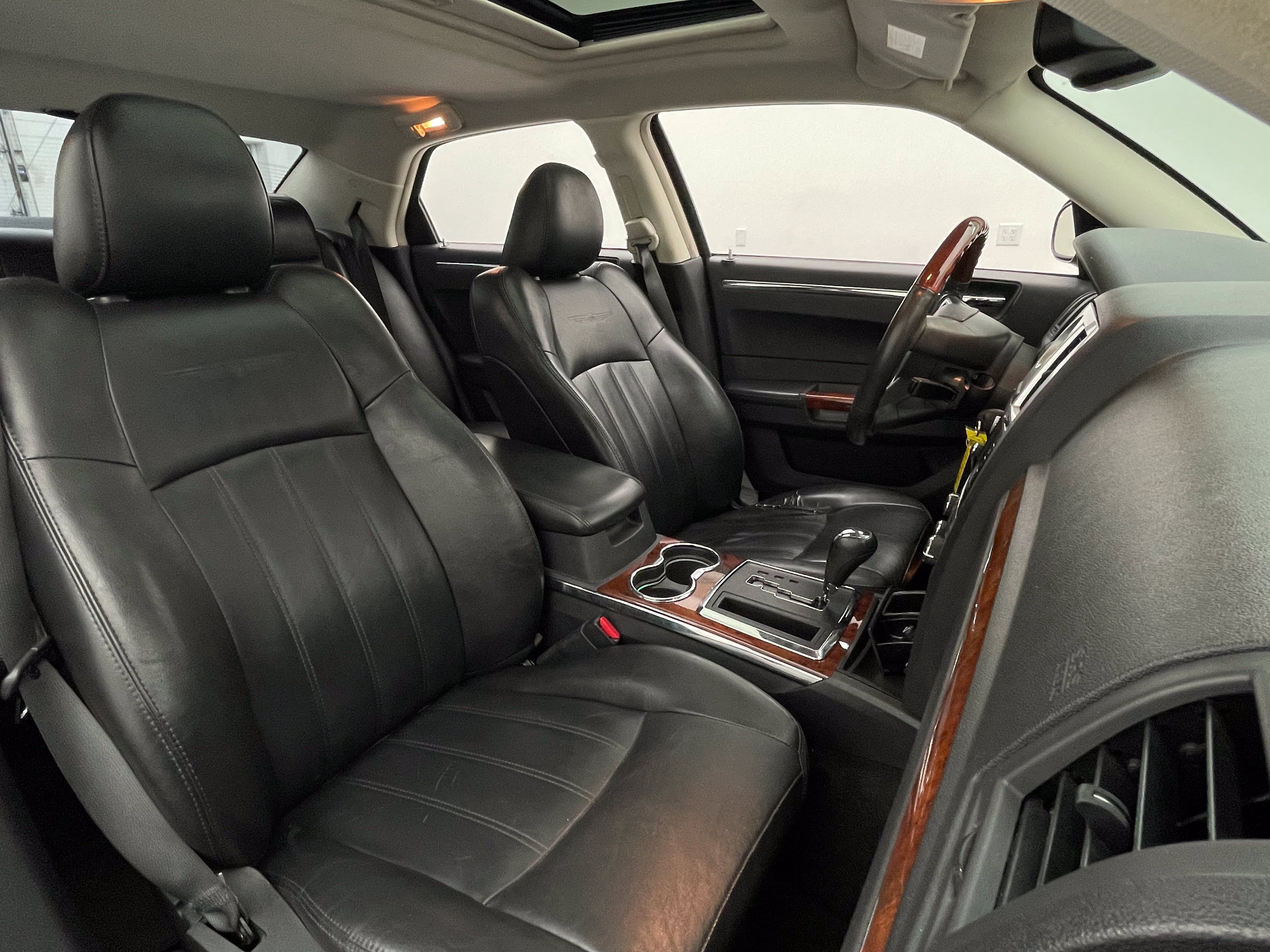 Used 2009 Chrysler 300 C w/ Luxury Group II RWD image 36