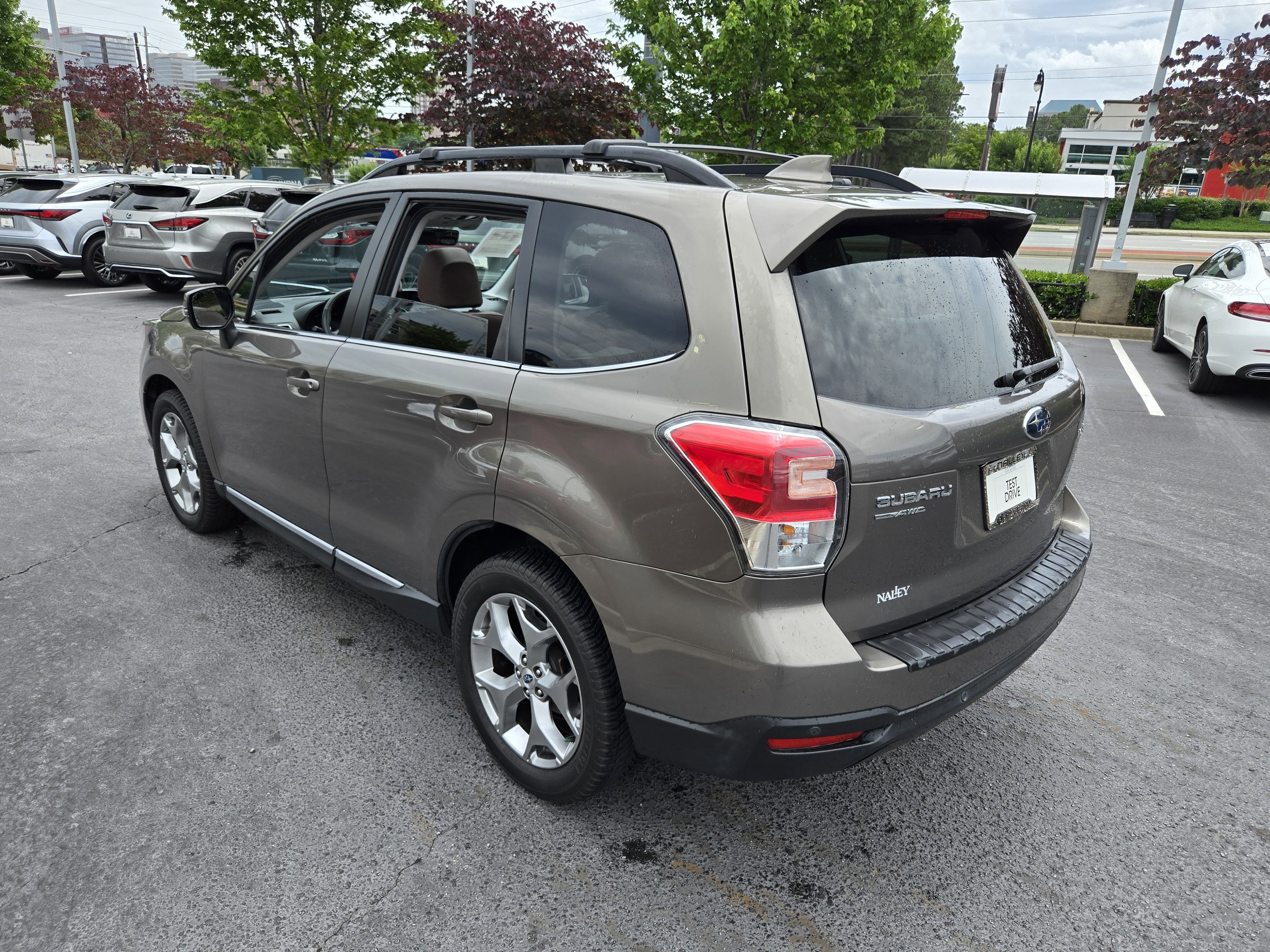 Used 2017 Subaru Forester 2.5i Touring AWD/4WD image 3