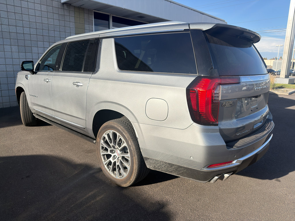 Used 2026 GMC Yukon XL Denali w/ Denali Reserve Package AWD/4WD image 2