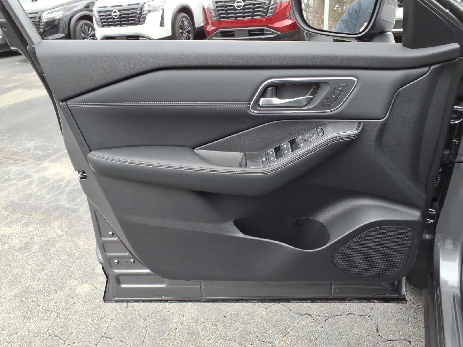 New 2026 Nissan Rogue Platinum w/ Platinum Premium Package image 8