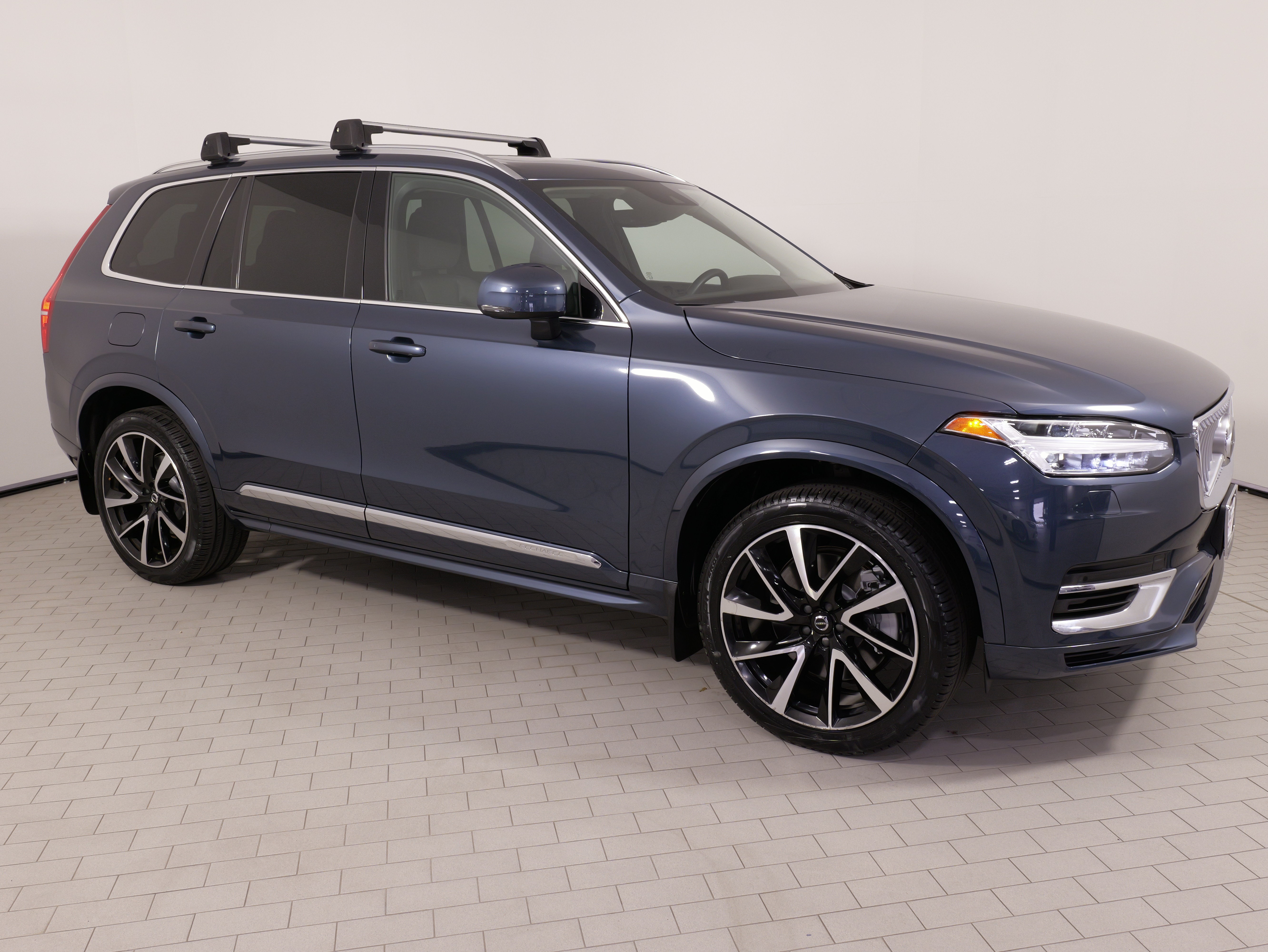 Used 2021 Volvo XC90 T8 Inscription Expression w/ Protection Package Premier AWD/4WD image 8