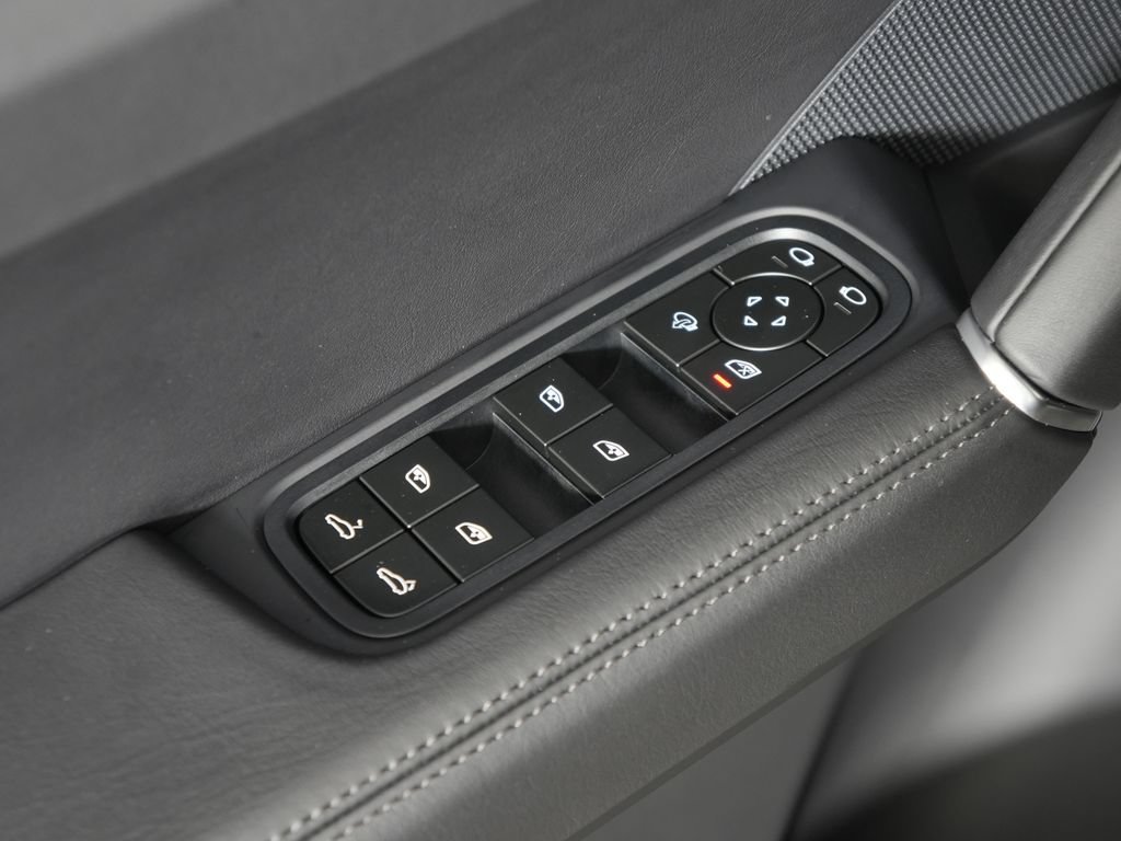 Certified 2023 Porsche Cayenne AWD/4WD image 19